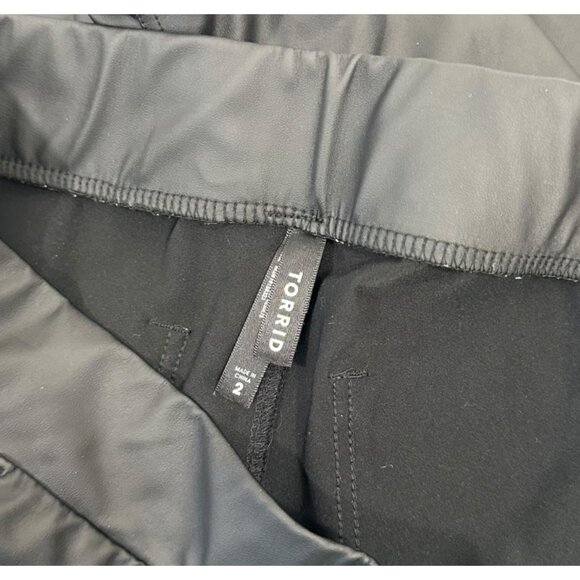 Torrid Black Faux Leather Stretch Jegging Pant Women SZ 2 High-Rise Back Pockets - Picture 4 of 11